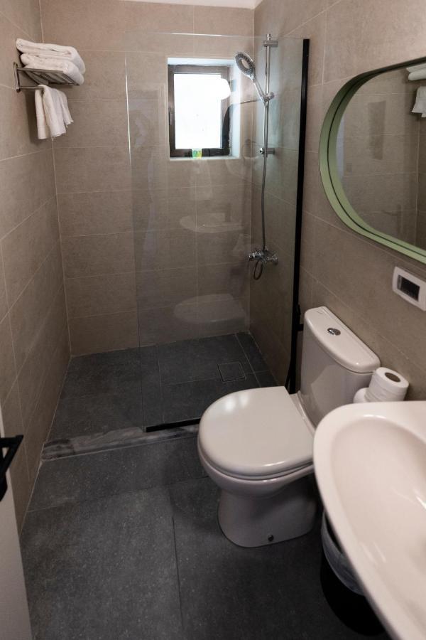 Julia'S Hotel Suites Amman Bagian luar foto