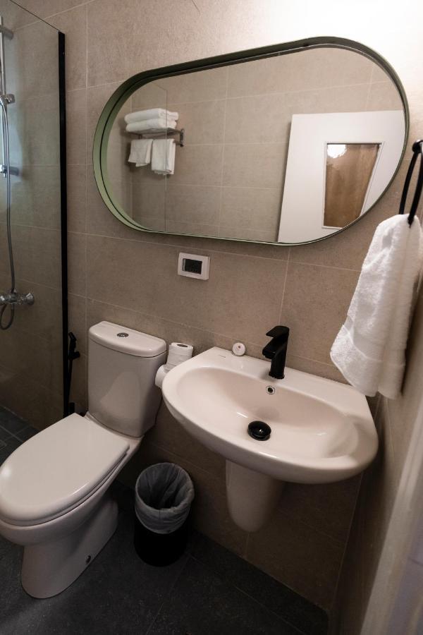 Julia'S Hotel Suites Amman Bagian luar foto